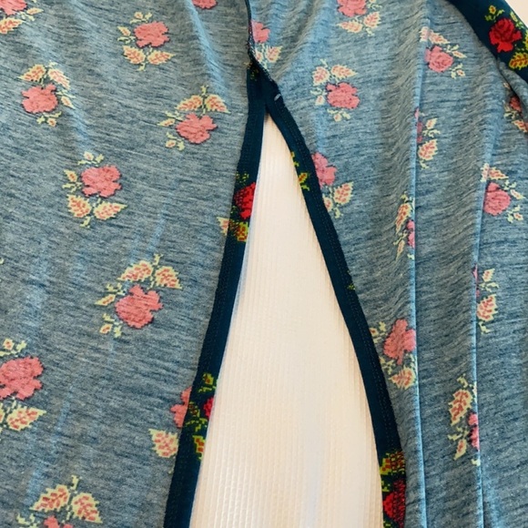 LuLaRoe woman’s coverup Joy XL floral side slits - Picture 9 of 12